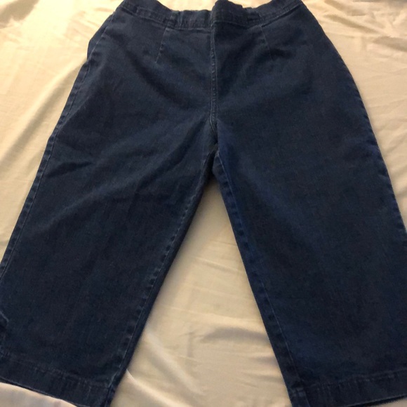 Croft and Barrow Jean Pedal Pushers - Picture 1 of 6